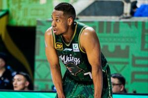 直播吧：祝铭震转会仅剩球员回国后签字环节，将与山东签定长期C类合同