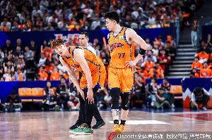 张镇麟称赞王哲林：不独占功劳，关键时刻挺身而出，无愧队长之称