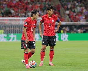 韩媒报道：韩国队训练基地遭无人机偷窥，两名男子逃离现场