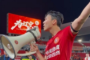 最终，辽宁铁人楠波湾主场以1-5负于山东泰山，结束了之前的三连胜纪录。