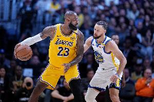 A·史密斯:詹姆斯为何未与库里组成中产组合?他们能否使NBA全球火爆