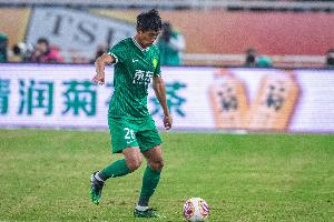 柏杨庆祝代表国安出战百场里程碑