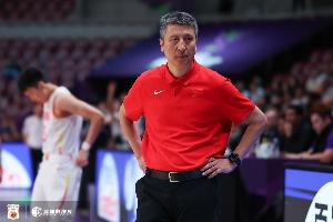 媒体人:输球需有人担责,篮协、郭指导、高诗岩应面对舆论考验