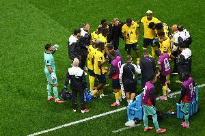 墨西哥对阵厄瓜多尔比赛如常进行补水,官方:FIFA公告已删去“不补水”说法