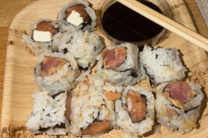 巴西淘汰日本后，帕奎塔社交媒体晒照畅享寿司