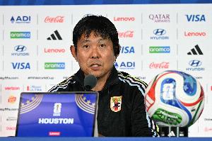 本田圭佑谈日本队执教：建议给我一年时间，若未夺冠亚洲杯即下课