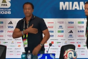 尊敬!佛得角队主教练赛后新闻发布会后获掌声