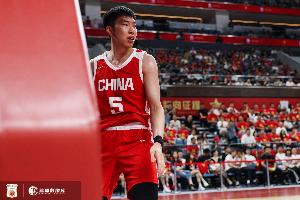 记者：中国男篮需明确杨瀚森角色，低位强打并非良策