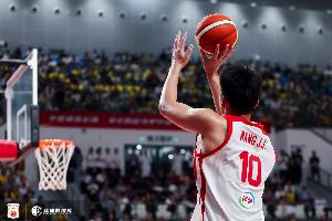 王俊杰遭遇渡边雄太,对位战败,为成长吸取重要一课