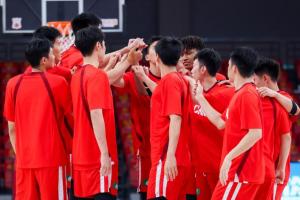 直播吧：男篮21日热身赛迎战年轻澳大利亚队，超新星领衔