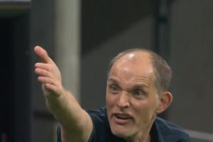 紧张!英格兰0-1不敌民主刚果,图赫尔场边激情指挥
