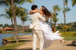 俊男美女！勇士桑托斯喜结连理，妻子同是巴西人，也是沙滩排球运动员