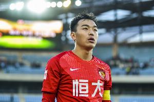 冯潇霆:亚冠决赛前夕与郜林、曾诚共玩英雄联盟至凌晨3点