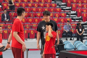 交流海外打球心得:杨瀚森、余嘉豪、赵维伦赛前分享体会