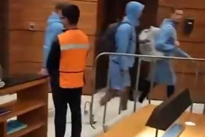 英格兰客场挑战！抵达墨西哥入住酒店，遭众多墨西哥球迷嘘唏