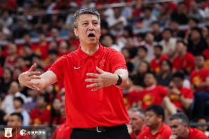 解说:中国男篮进攻乏力防守不稳,外线三分毫无威胁,还有什么好说的