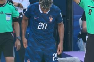 法国第61分钟进行换人，杜埃替下巴尔科拉上场
